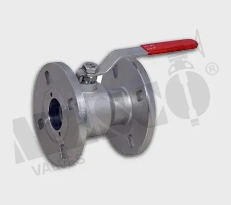 Flush bottom tank outlet ball valve